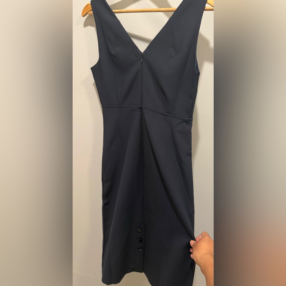 Club Monaco Navy Sheath Dress NWT Sleeveless V-Back Button Detail Size 4 - Picture 4 of 7